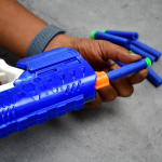 Hi-Arm Gun with 10x Foam Suction Bullets, ABS Plastic, Target Shooting